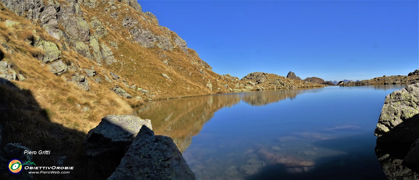 48 Lago Pazzotti al termine spuntano il Rif. Benigni e il Valletto.jpg